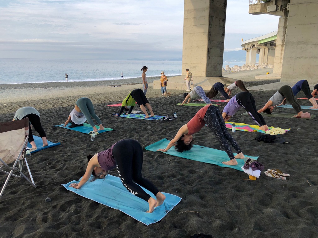 国府津海岸「ヨガ×朝活=腸活」Sunrise Beach Yogaの写真4