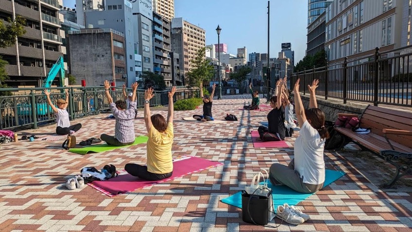 納屋橋ゆめ広場「Park 朝YOGA」都会のオアシス🄬
