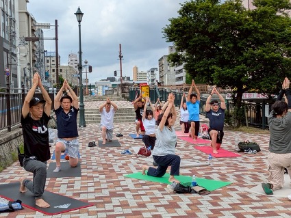 納屋橋ゆめ広場「Park 朝YOGA」都会のオアシス🄬の写真3