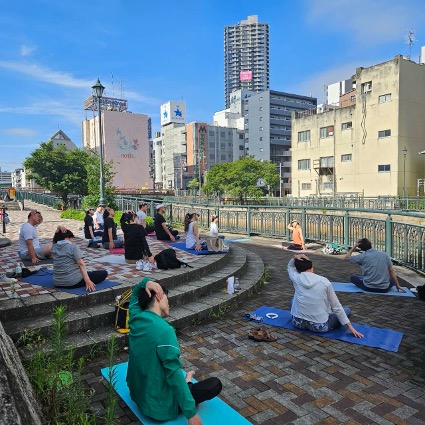 納屋橋ゆめ広場「Park 朝YOGA」都会のオアシス🄬の写真5