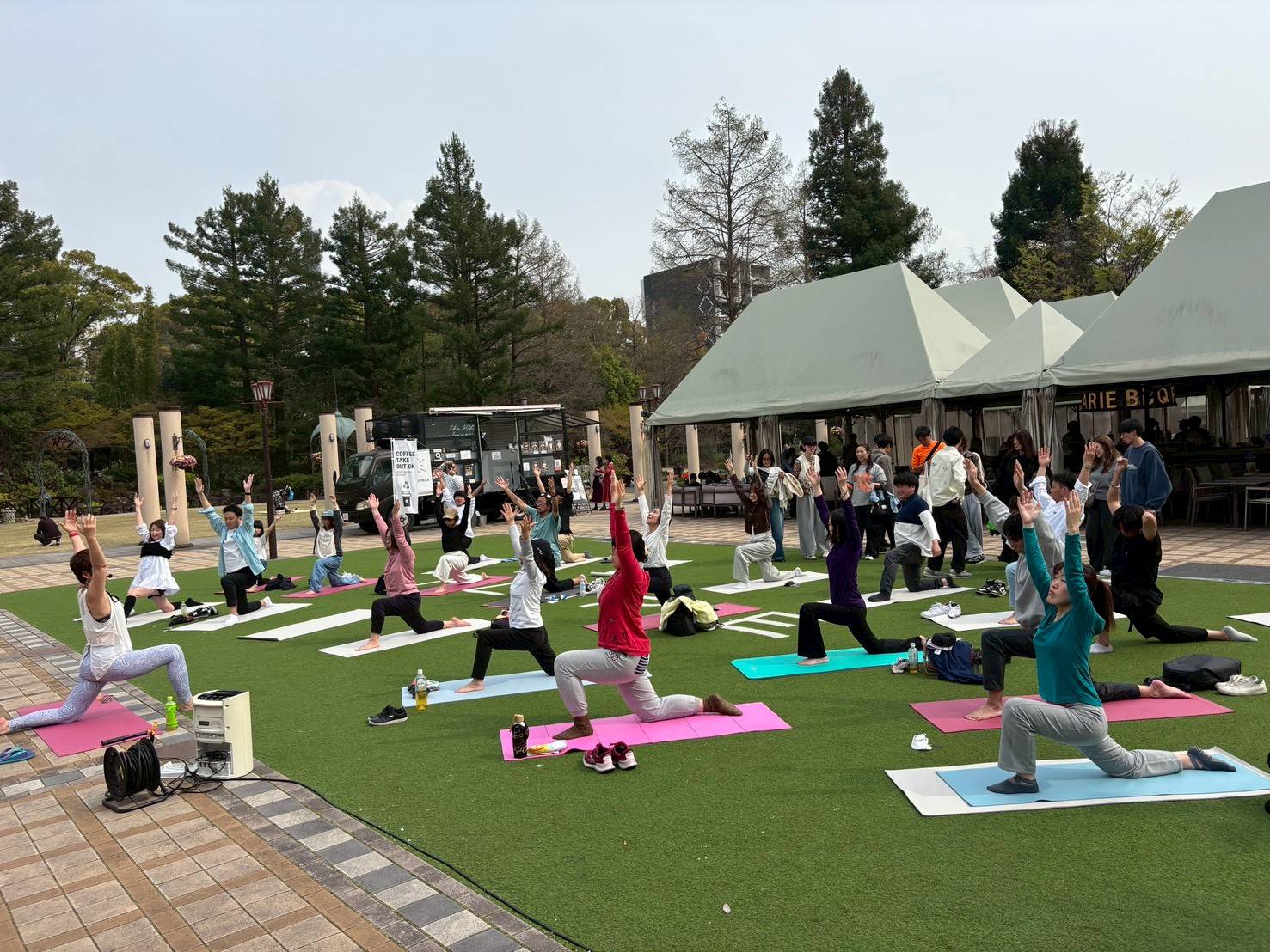 Third Place〜シェアするガーデン〜 花1000人YOGAの写真2