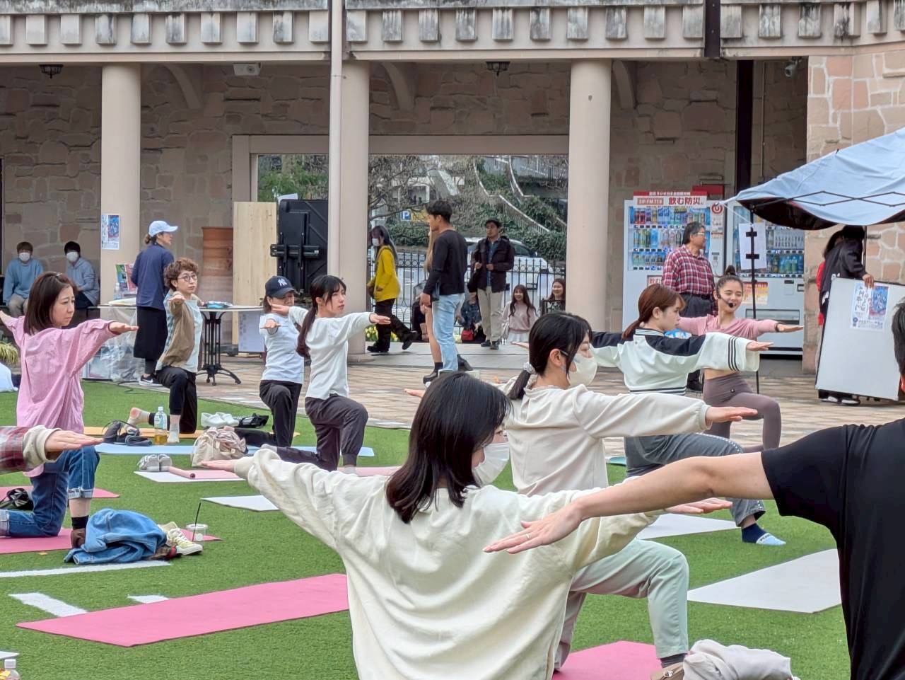 花1,000人YOGAの写真4