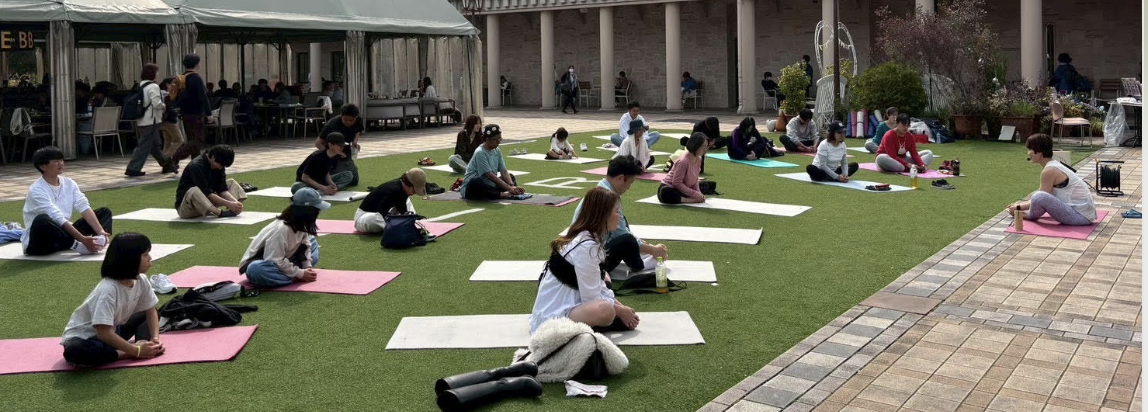 花1,000人YOGA