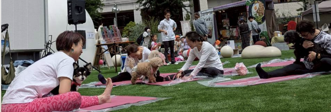 フラリエ1,000人ヨガ　～DOG YOGA＆YOGAストレッチ～